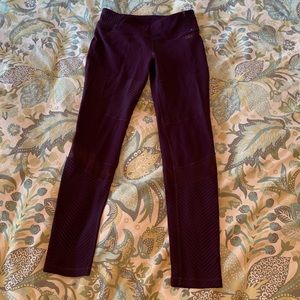 Plum Calia ankle length leggings, size medium